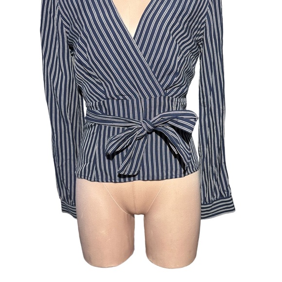 Maeve-Anthropologie navy top white rope stripes. Size 4. Absolutely gorgeous. - Picture 7 of 14